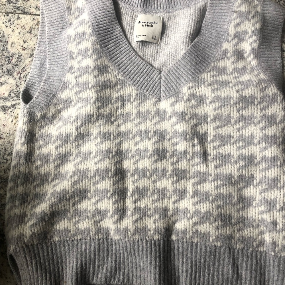Abercrombie & Fitch Light Gray Knit Vest with Cream Label